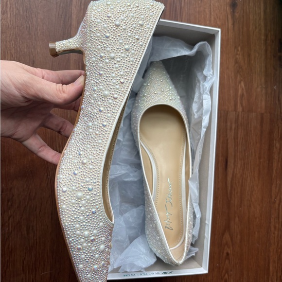Betsey Johnson Pearl Kitten Heels Women's Shoes - Picture 3 of 6